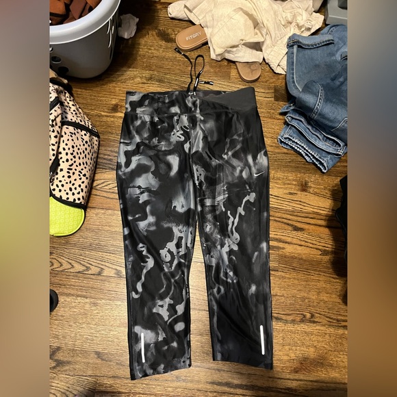 Nike Dri-Fit Leggings - Picture 1 of 3